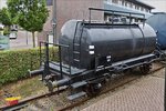 Guterwagen/524017/-in-medemblick-nahe-dem-bahnhof . In Medemblick nahe dem Bahnhof, steht dieser Zisternenwagen SHM 102 mit Wasserreserve für die Dampflok abgestellt.  29.09.2016