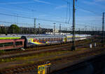 Der Liegewagen der 2. Wagenklasse des UEX - Urlaubs-Express (teil der Train4you Vertriebs GmbH/MSM Gruppe) der Gattung Bcvmh, eingestellt als NL-MSM 61 84 05-90 108-2 (der MSM Gruppe Inh. Niko Maedge e.K., Köln), abgestellt am 20 Mai 2025 im Zugverband in Köln-Deutzerfeld. 

Der Wagen wurde 1980 als Bcvmh 028 von der Waggon Union (WU) in Berlin-Borsigwalde gebaut und an die DB – Deutsche Bundesbahn geliefert. 
Der Wagen hatte folgende Bezeichnungen:
Ab 1980 - DB 61 80 05-90 108-6
Ab 1984 - NS 61 84 50-90 108-6, Bvcmh C4 (für Touristik-Union International, Hannover/TUI Ferien-Express
Ab 2004 - NL-EETC 61 84 05-90 108-2
Ab 2014 - 61 84 05-90 108-2 NL-MSM, Bcvmh (MSM Gruppe)
 
TECHNISCHE DATEN:
Spurweite: 1.435 mm (Normalspur)
Achsfolge: 2'2'
Länge über Puffer: 26.400 mm
Wagenkastenlänge: 26.100 mm
Drehzapfenabstand: 19.000 mm
Leergewicht: 53 t
Höchstgeschwindigkeit: 200 km/h
Sitz-/Liegeplätze: 42
Dienstabteil: 1
Toiletten: 1
Bremse: KE-GPR-Mg (D)
