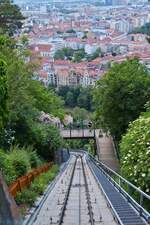 Blick aus der Kabine der Schloßbergbahn in Graz an der Bergstation auf Graz. 02.06.2023