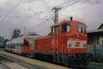 Am regnerischen 30 Mai 2004 rangiert �BB 2067 023 mit ein �BB TalenT  in Salzburg-Itzling.
