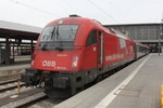 1216 014 mit EC 81(Mnchen-Bologna Centrale)kurz vor der Ausfahrt im Mnchener Hbf.23.07.2016