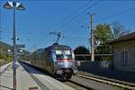 ÖBB Werbelok 1116 157 schiebt ihren RJ Zug in Richtung Klagenfurt aus dem Bahnhof Velden aus. 20.09.2018