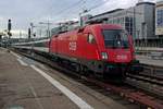Am 3 Jänner 2020 verlässt 1116 098 Stuttgart Hbf mit einer IC nach Zürich HB.
