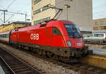   Die ÖBB 1116 161 (A-ÖBB 91 81 1116 161-1) als Schublok des EC 112 „Blauer Enzian“ am 08.02.2020 beim Halt im Hauptbahnhof Augsburg.