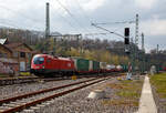 br-1116-taurus-ii-siemens-es64u2/743084/der-oebb-taurus-2---1116 Der ÖBB Taurus 2 - 1116 081 (91 81 1116 081-1 A-ÖBB) , ex 1116 081-9 fährt am 29.04.2021, mit einem langen KLV-Zug, durch Betzdorf (Sieg) in Richtung Siegen.

Die Elektrische Universallokomotive vom Typ Siemens ES64U2  wurde 2002 von Siemens in München-Allach unter der Fabriknummer 20510 und an die ÖBB geliefert. Sie hat die Zulassungen für Österreich und Deutschland.
