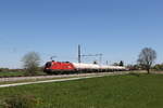 1116 182 mit einem gemischten G�terzug aus Salzburg kommend am 25. April 2026 bei �bersee am Chiemsee.
