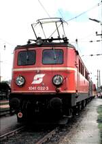 ÖBB 1041.022-3 in Schärnding am 03.05.1988.