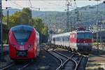 br-1142/675060/lok-1142-654-helene-der-schienenverkehrsgesellschaft Lok 1142 654 HELENE, der Schienenverkehrsgesellschaft (SVG) aus Stuttgart durchfährt am 14.09.2019 mit einem Sonderzug den Bahnhof von Koblenz. Auf dem Abstellgleis steht Triebzug 1440 509.