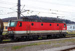 Der „Alpenstaubsauger“ ÖBB 1144 234-2 (A-ÖBB 91 81 1144 234-2) der ÖBB-Produktion GmbH, ex ÖBB 1144 234-0, ex ÖBB 1044 234-1, steht am 02 April 2025 mit einem