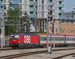 E-Lok 1293 128 n�hert sich dem Hauptbahnhof von Wien. 04.05.2026 