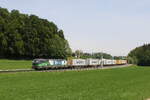 193 224 mit einem Containerzug aus Salzburg kommend am 11. Mai 2024 bei Axdorf.