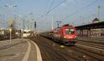 ÖBB 1116 272-4 durchfährt mit einem leeren Autotransportzug Bremen Hbf, links steht die 6146 103-8 mit einem RE nach Hannover.