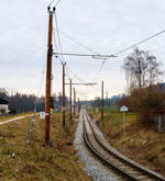 Der fünfteilige Meterspur-Straßenbahn-Triebwagen StH ET 126  Vöcklamarkt , ein fünfteiliger STADLER (ex Vossloh) Zweirichtungs-Multigelenk-Stadtbahnwagen in Niederflur-Bauweise vom