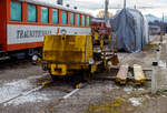 Der meterspurige X 26.641 der Stern & Hafferl Verkehrsgesellschaft m.b.H., ex X 23.641 ehemaliger Turmwagen ELBG - Elektrische Lokalbahn Gmunden (spter Straenbahn Gmunden), ist am 14 Januar 2025