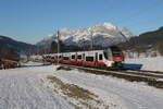 4748 030 aus St. Johann kommend am 3. Dezember 2025 bei Fieberbrunn.