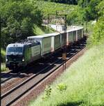 193 225 Siemens Vectron ELL ecco-rail GmbH mit Conainerzug auf der Geislinger Steige am 12.06.2020.