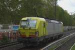 Ohne die farbenfrohe TXLog Aufkleber m�ss Ecco Rail 193 557 sich noch etwas gewohnen w�hrend der Solofahrt durch K�ln S�d am grauen 13 Mai 2026.