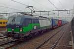 ell-european-locomotive-leasing-wien-2/679049/elllte-193-733-steht-in-stromender ELL/LTE 193 733 steht in stromender regen mit der Rzepinshuttle am 1 November 2019 in Nijmegen.