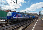 Die an die RTB CARGO vermietete Siemens Vectron MS 193 565 (91 80 6193 565-9 D-ELOC) der ELL Germany GmbH (European Locomotive Leasing) fährt am 08.04.2021 mit einem langen KLV-Zug durch Betzdorf