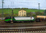 Die Siemens Vectron AC 193 763-0 (91 80 6193 763-0 D-ELOC) der ELL - European Locomotive Leasing steht am 17.04.2023 mit einem Kesselwagenzug bei Würzburg.