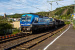 Die an die RTB Cargo vermietete Siemens Vectron MS - 6193 945-3 (91 80 6193 945-3 D-ELOC) der ELL - European Locomotive Leasing (Wien) f�hrt am 06 Juli 2026 mit einem langen gedeckten G�terzug