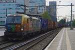 Kunterbunter LTE 193 280 zieht am 8 Mai 2026 ein umgeleiteter Containerzug nach K�ln-Eiffeltor durch Tilburg nach ein St�ndenlanger St�rung auf die Strecke Tilburg--Breda endlich erhoben worden ist.