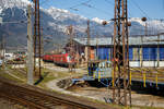 Ein Blick ins Depot der ÖBB (Technische Services) beim Hbf Innsbruck 28 März 2022 aus einem einfahrenden EC durch die Scheibe.