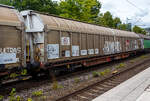 Vierachsiger gedeckter Drehgestell-Gro�raumschiebewandwagen, 31 81 2743 195-1 A-RCW, der Gattung Habbiins, der Rail Cargo Austria (zur �BB), am 06 August 2026 im Zugverband bei einer Zugdurchfahrt in