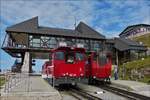 Whrend die Oelbefeuerte Dampflok Z13 soeben die Bergstation der Schafbergbahn erreicht hat steht die Diesel-Elektrische Lok VZ31 zur Talfahrt bereit.