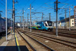 Der sechsteilige elektrische Doppelstocktriebzug Stadler Kiss³ 4010 123 / 4010 623 (93 85 4010 023-x CH-WSTBA bis 93 85 4010 623-x CH-WSTBA) erreich am 04 April 2025 den Hauptbahnhof Linz/Donau.