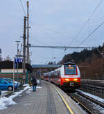 Der ÖBB „Cityjet“ 4744 568 / 7044 068 / 4744068 erreicht am späten Nachmittag des 14 Januar 2025 (16:31 Uhr), als R 2/S 2 (5074), von Linz Hbf über Attnang-Puchheim,