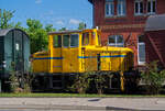 Die damalige V3 der Hespertalbahn e. V., ex 51 der Mannesmann Hüttenwerke AG in Duisburg-Huckingen, eine O&K MV 9b, am 18 Juli 2015 abgestellt vor dem alten Bahnhof in Essen-Kupferdreh.

Die Lok wurde 1956 von Orenstein & Koppel in Dortmund-Do ...
