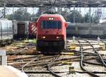 Siemens Lok CP 5607-5 im Gleisvorfeld des Bahnhofs Santa Apolonier in Lissabon am 13.05.2018.