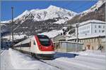 Wie sich die Zeiten ändern: vor ein paar Jahren hätte ich wohl die Nase gerümpft und den in Airolo durchfahrenden ICN nicht fotografiert, heute freue ich mich, dass ich zwischen all den 'Giruno' Zügen einen ICN fotografieren kann: ...