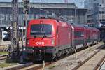 ÖBB Lok 1216 013 wird in Kürze mit dem Railjet, den Hbf. von München in Richtung Wien verlassen. 10.05.2025