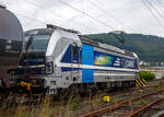 Die an die RTB Cargo - Rurtalbahn Cargo GmbH (RATH Gruppe) vermietete SIEMENS Vectron AC 193 999-0 „Győr“ (91 80 6193 999-0 D-Rpool) fährt am 10 Juni 2025 mit einem, laut Warntafel (30/1202) mit Heizöl oder Diesel beladenen ...