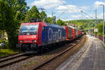 Die Re 482 015-5 „ChemOil“ (91 85 4482 015-5 CH-SBBC) der SBB Cargo AG fährt am 06 Mai 2025, mit einem KLV-Zug durch den Bahnhof Kirchen/Sieg in Richtung Köln.

Die TRAXX F140 AC1 wurde 2003 von Bombardier in Kassel unter der  ...