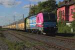 --'Paint it Black!' 
--'Nein, dieser Farbenvariante gefällt mir doch etwas besser.'
Am 9 Mai 2025 passiert RTB 193 123 'Rolling Tons' die Fotografen bei Ratingen-LIntorf.