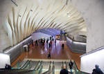 Wer von Stockholm Central mit Stockholms Pendeltåg fahren will, der muss, mit mehreren Rolltreppen 40 m in die Tiefe.