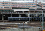Der SJ zweite Klasse Reisezugwagen mit Gepäckabteil BF7 - 5456, S-SJ 50 74 82-73 456-7, der SJ (Statens Järnvägar AB, ehemaligen schwedische Staatsbahnen), ex SJ  BF4 – 5456, am