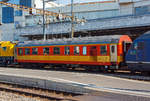   Der Gleismesswagen 99 85 936 2 000-3 (vermutlich ex SBB X 60 85 99 73 105-6) am 29.05.2012 im Bahnhof Lausanne, im Zugverband eingereiht zwischen der BLS 465 015-6 „La Vue-des-Alpes“ 