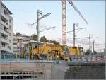 Im  neuen  CEV MVR Bahnhof von Vevey werden die Gleise gestopft.