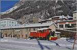 Die SBB FFS Xrotm 491 111 steht etwas verschneit im Bahnhof von Airolo.