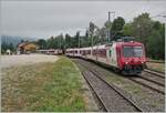 Der Regionalzug 6012 von Le Brassus nach Vallorbe mit dem TRAVYS RBDe 560 384-0  Lac de Brenet  verlässt Le Pont in Richtung Vallorbe.