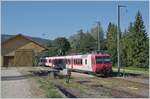 Einer der beiden TRAVYS RBDe 560 Domino Züge erreicht auf seiner Fahrt von Vallobe nach Le Brassus den Bahnhof von Le Pont. 

21. Juli 2021