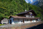 Der BLS Bahnhof Blausee-Mitholz (974 m ü. M.) an der Lötschberg Nordrampe am 08.09.2021. 