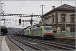 Die BLS Re 486 502 und eine weiter BLS Lok mit einem Güterzug Richtung Süden bei der Durchfahrt in Liestal.
5. März 2016 