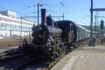 Am 23 Mai 2026 treft SBB Historic 8512 mit ein Extrazug aus die gegend in Brugg AG Bahnhof ein w�hrend das Pfingstenwochenende, wann die �rtliche Abteilung der SBB Historic und der Verein Mikado 1244