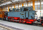 Die G 5/5 99 193 (ex DR 99 193, ex DB 99 193) der Museumsbahn Blonay–Chamby am 19.05.2018 im Depot in Chaulin.