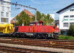 Die Diesellok Am 841 006-0 (Am 92 85 8 841 006-0 CH-SBBI) der SBB Infrastruktur steht am 11 September 2023, mit einem Schotterzug, in Thun (Aarefeld).